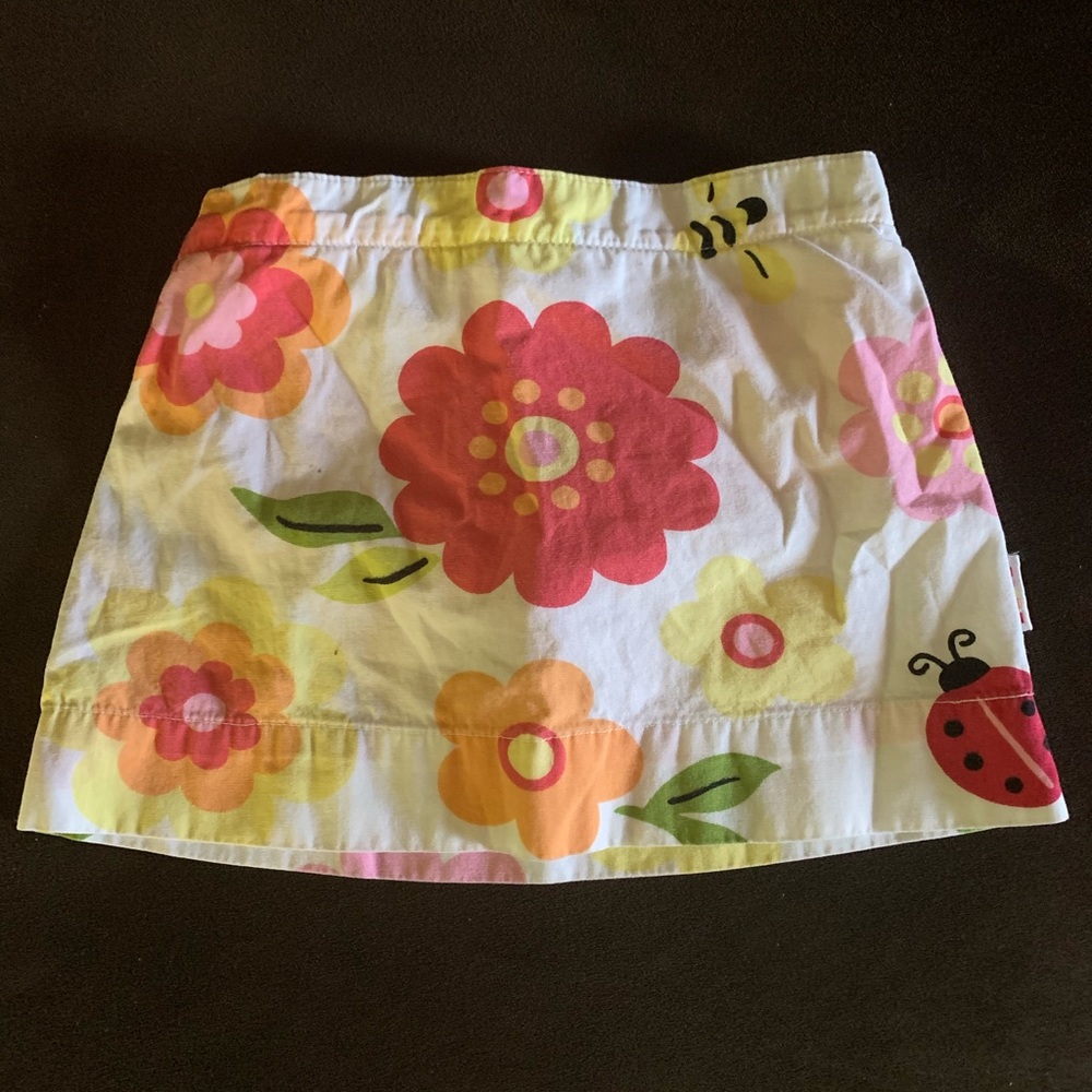 Cute skirt, small little dot ,front in 1st pic